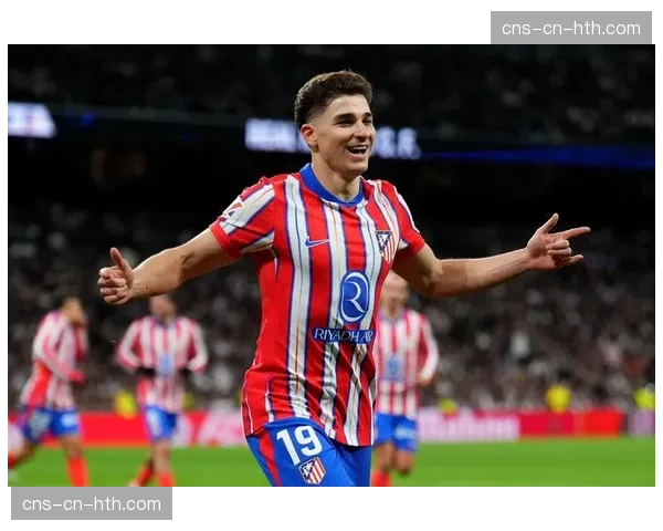 镜头聚焦:马竞前锋菲利克斯突破造点后,主动将点球让给更需信心的队友